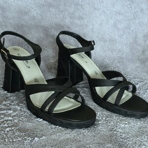 FIONI 8 1/2 Black Strap Heels